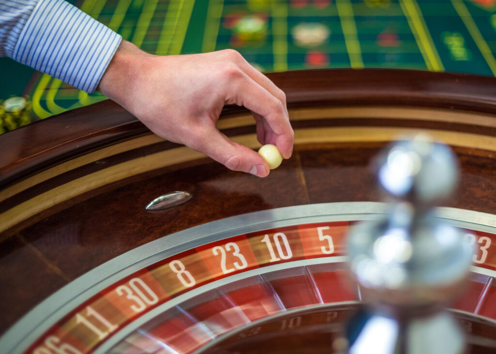 Double ball roulette